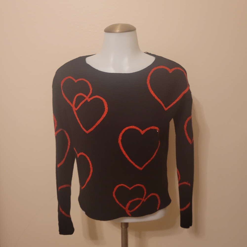 Philosophy Black Fitted Long Sleeve Hoodie with Red Heart Pattern